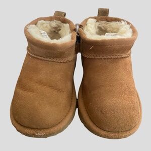 Ugg Kids Classic Ultra Mini Tan Sheepskin Suede Winter Boot- Sz-8